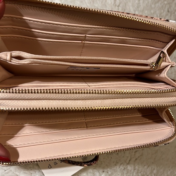 Wallet 8 by 4 in. Nwt - Picture 3 of 6